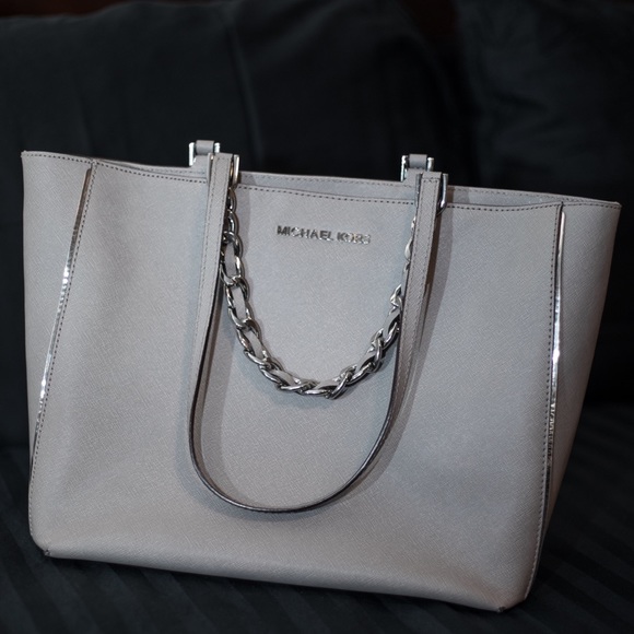 MICHAEL KORS GRAY PURSE - Picture 2 of 5